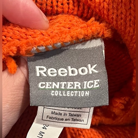 EDMONTON OILERS 2016 NHL HERITAGE CLASSIC REEBOK CUFFED POM KNIT HAT TOQUE - Picture 4 of 5